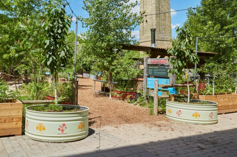 ebw_childrensgarden_entrance_unknownphotographer_14-07-22_001