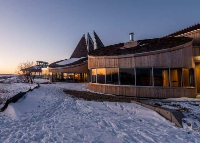 Photo de Wanuskewin park, bâtiment moderne en hiver