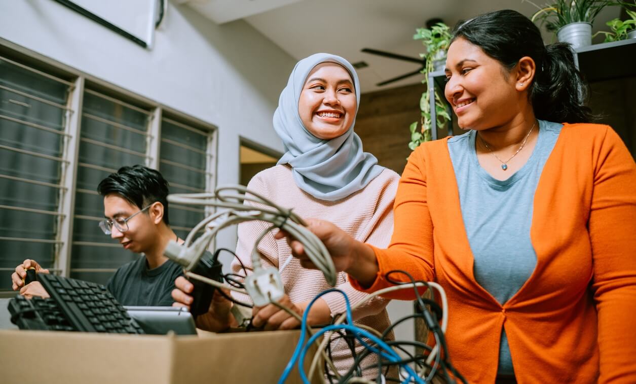 people in office put things in boxes